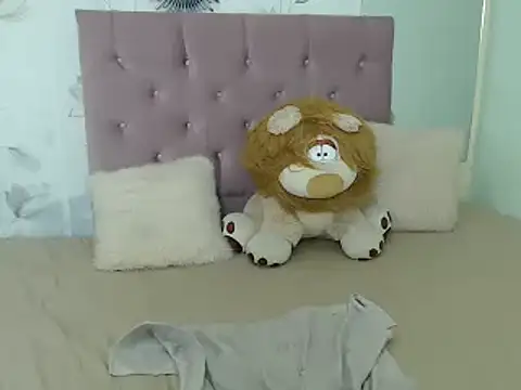 Saloo uwu online show from 02-18-25, 06:15