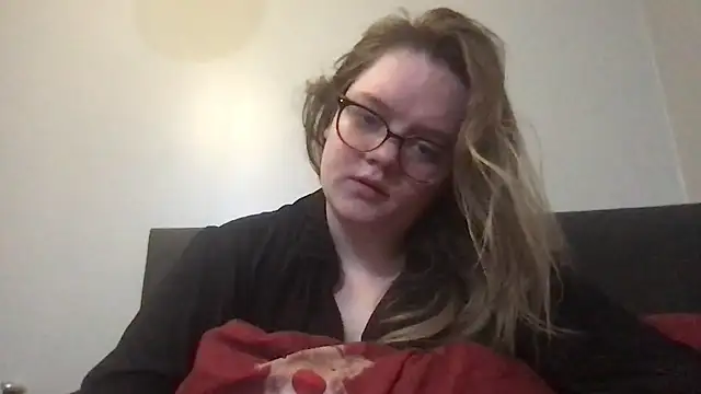 honeyyy24 online show from 12-04-25, 03:44