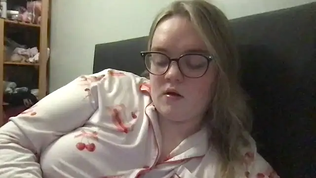 honeyyy24 online show from 02-19-26, 11:12