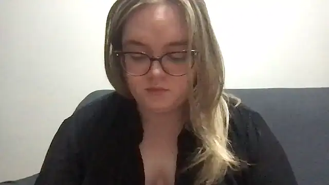 honeyyy24 online show from 04-15-26, 07:58