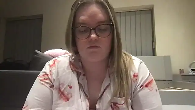 honeyyy24 online show from 05-06-26, 10:03