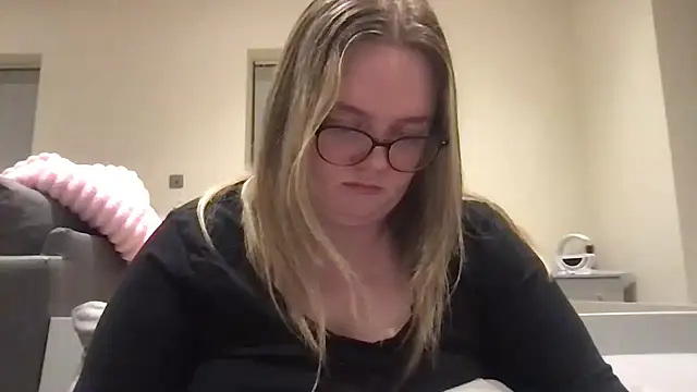 honeyyy24 online show from 05-13-26, 10:28