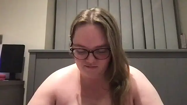 honeyyy24 online show from 06-06-26, 11:43