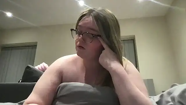 honeyyy24 online show from 05-10-26, 09:16