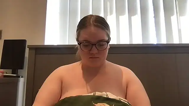 honeyyy24 online show from 06-13-26, 10:35