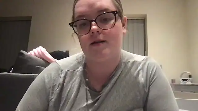 honeyyy24 online show from 05-09-26, 10:35