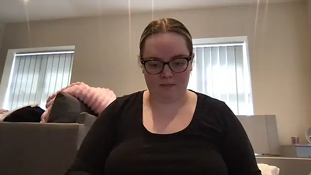 honeyyy24 online show from 05-14-26, 12:24