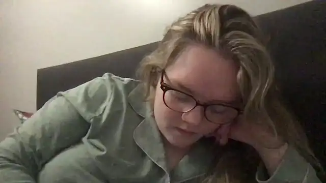 honeyyy24 online show from 02-22-26, 11:28