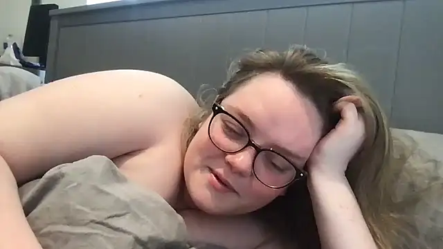 honeyyy24 online show from 06-07-26, 11:48