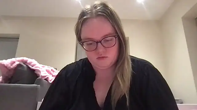 honeyyy24 online show from 05-21-26, 09:23
