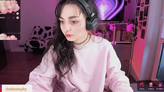 Snapshot of mollydoorsis1 chatting on 02-08-25, 12:17 mollydoorsis1 online show from 02-08-25, 12:17