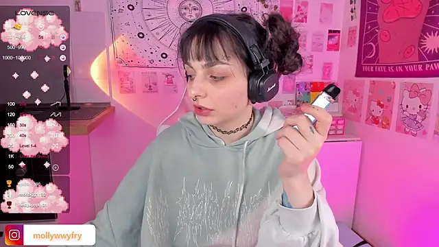 Snapshot of mollydoorsis1 chatting on 03-06-25, 08:27 mollydoorsis1 online show from 03-06-25, 08:27