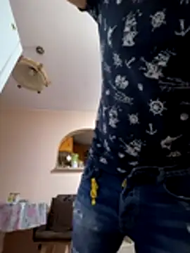 Snapshot of Nikolaiyy chatting on 10-14-25, 09:58 Nikolaiyy online show from 10-14-25, 09:58