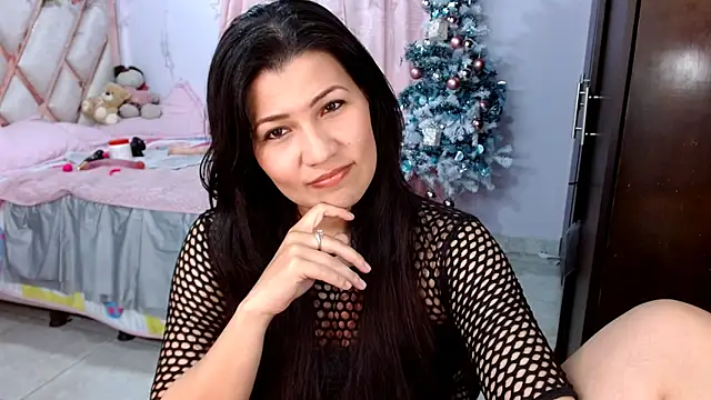 Snapshot of nahomi_star_model chatting on 12-14-24, 02:33 nahomi star model online show from 12-14-24, 02:33