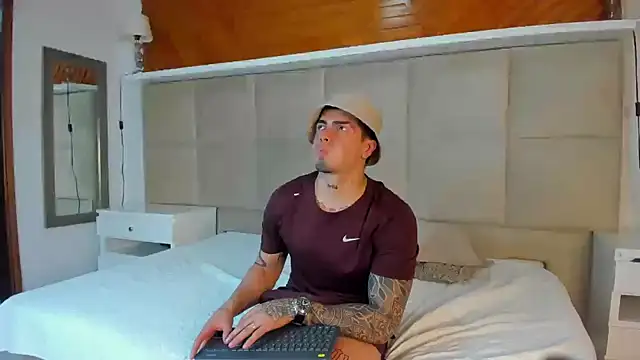 Snapshot of _mrcock chatting on 12-17-24, 10:43  mrcock online show from 12-17-24, 10:43