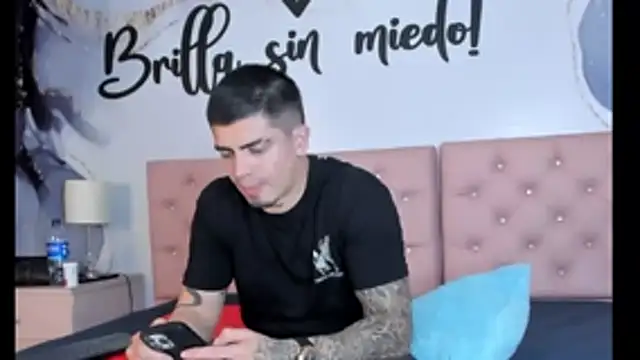 Snapshot of _mrcock chatting on 12-10-24, 04:34  mrcock online show from 12-10-24, 04:34