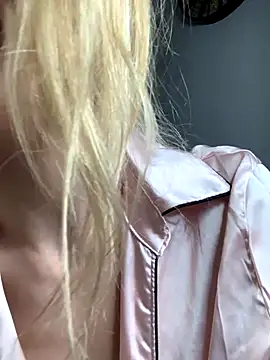 Lolitaxlola online show from 11-16-25, 01:43