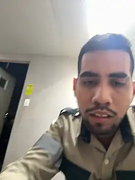 Snapshot of EnriquePersian197 chatting on 03-12-25, 01:36 EnriquePersian197 online show from 03-12-25, 01:36