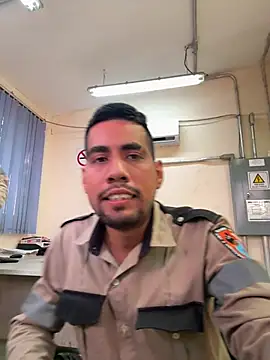 Snapshot of EnriquePersian197 chatting on 03-10-25, 03:20 EnriquePersian197 online show from 03-10-25, 03:20