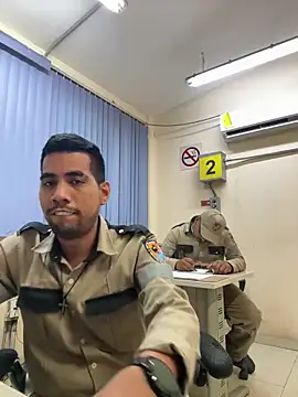 Snapshot of EnriquePersian197 chatting on 03-19-25, 11:39 EnriquePersian197 online show from 03-19-25, 11:39