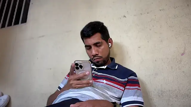 Snapshot of EnriquePersian197 chatting on 02-09-25, 07:41 EnriquePersian197 online show from 02-09-25, 07:41