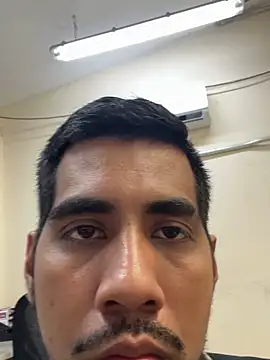 Snapshot of EnriquePersian197 chatting on 02-08-25, 01:22 EnriquePersian197 online show from 02-08-25, 01:22