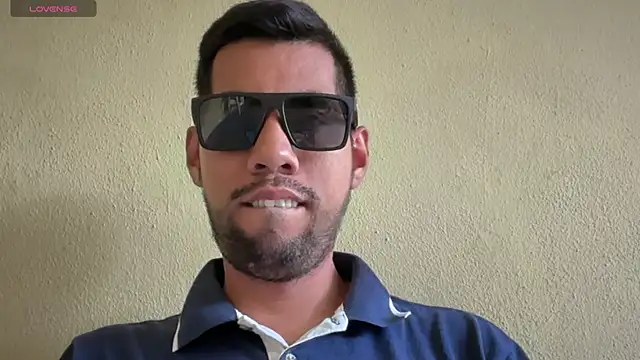 Snapshot of EnriquePersian197 chatting on 09-16-25, 06:42 EnriquePersian197 online show from 09-16-25, 06:42