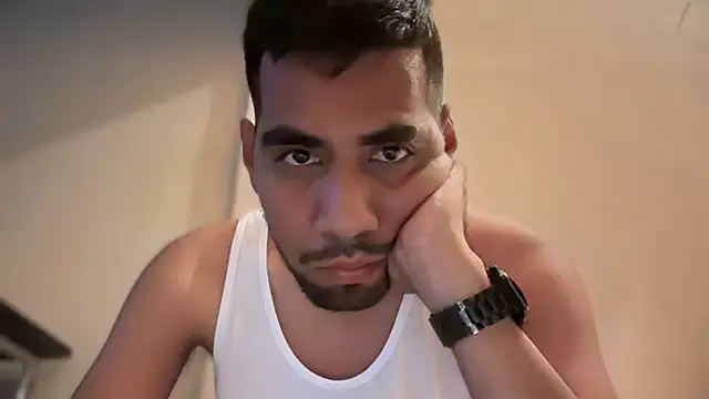 Snapshot of EnriquePersian197 chatting on 02-12-25, 09:01 EnriquePersian197 online show from 02-12-25, 09:01