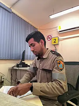 Snapshot of EnriquePersian197 chatting on 03-06-25, 09:20 EnriquePersian197 online show from 03-06-25, 09:20