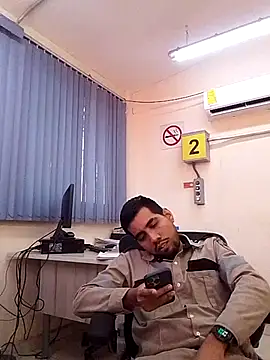 Snapshot of EnriquePersian197 chatting on 03-03-25, 06:35 EnriquePersian197 online show from 03-03-25, 06:35