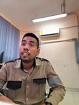 Snapshot of EnriquePersian197 chatting on 03-10-25, 06:56 EnriquePersian197 online show from 03-10-25, 06:56