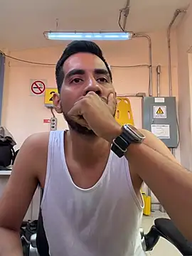 EnriquePersian197 online show from 04-02-26, 10:16