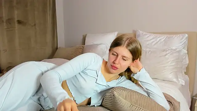 kirraa  online show from 11-21-25, 07:35