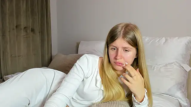 kirraa  online show from 11-23-25, 07:13