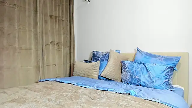 kirraa  online show from 10-27-25, 07:37