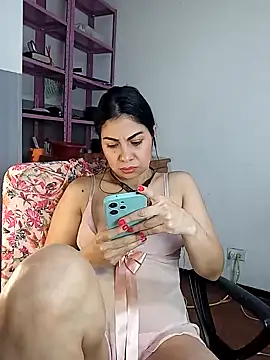 Snapshot of saralunabella chatting on 01-18-25, 12:02 saralunabella online show from 01-18-25, 12:02