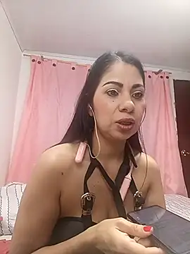 Snapshot of saralunabella chatting on 10-18-25, 08:33 saralunabella online show from 10-18-25, 08:33
