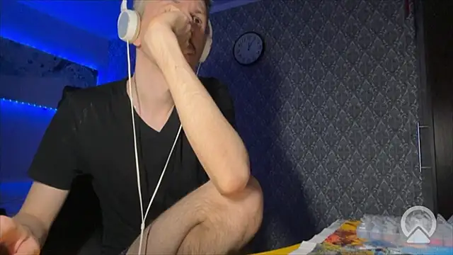 Aki-Laky online show from 03-12-26, 07:07