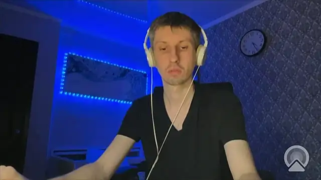 Aki-Laky online show from 12-13-25, 08:04