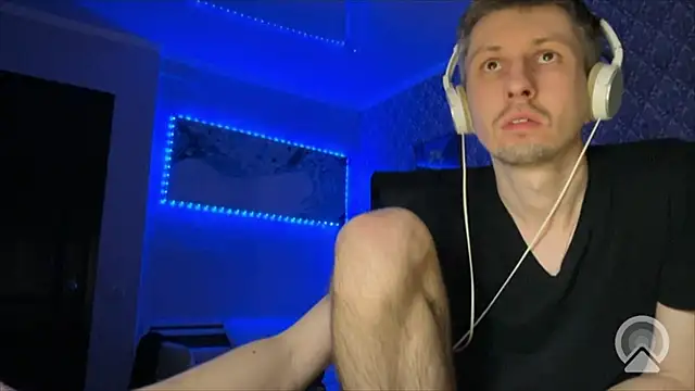 Aki-Laky online show from 12-15-25, 07:31