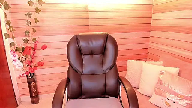 Snapshot of marien_thomson_ chatting on 11-21-25, 01:59 marien thomson online show from 11-21-25, 01:59