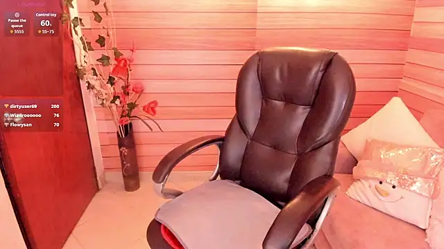 Snapshot of marien_thomson_ chatting on 11-17-25, 02:26 marien thomson online show from 11-17-25, 02:26