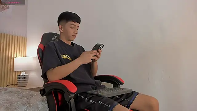 Snapshot of maxx_cortes chatting on 07-19-26, 04:21 maxx cortes online show from 07-19-26, 04:21