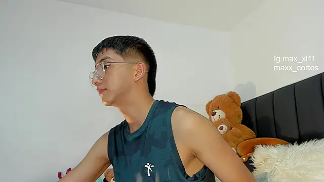 Snapshot of maxx_cortes chatting on 02-06-25, 04:53 maxx cortes online show from 02-06-25, 04:53