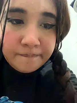 Snapshot of melyescobar chatting on 10-22-25, 03:39 melyescobar online show from 10-22-25, 03:39