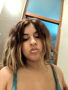 Snapshot of Suavecita2 chatting on 10-29-25, 09:25 Suavecita2 online show from 10-29-25, 09:25