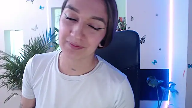 Snapshot of Lia-mitch chatting on 09-16-25, 05:36 Lia-mitch online show from 09-16-25, 05:36