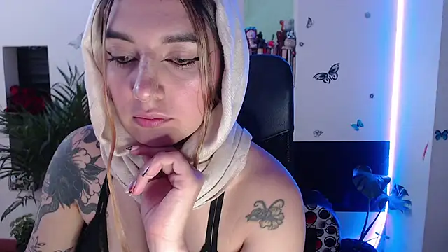 Lia-mitch online show from 10-27-25, 07:04