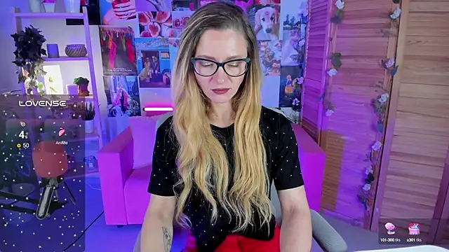 Snapshot of LadyIzabel chatting on 12-22-24, 08:38 LadyIzabel online show from 12-22-24, 08:38