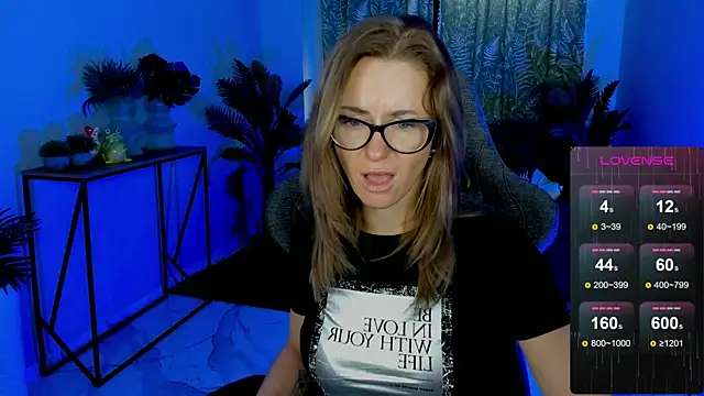 Snapshot of LadyIzabel chatting on 11-06-25, 08:29 LadyIzabel online show from 11-06-25, 08:29